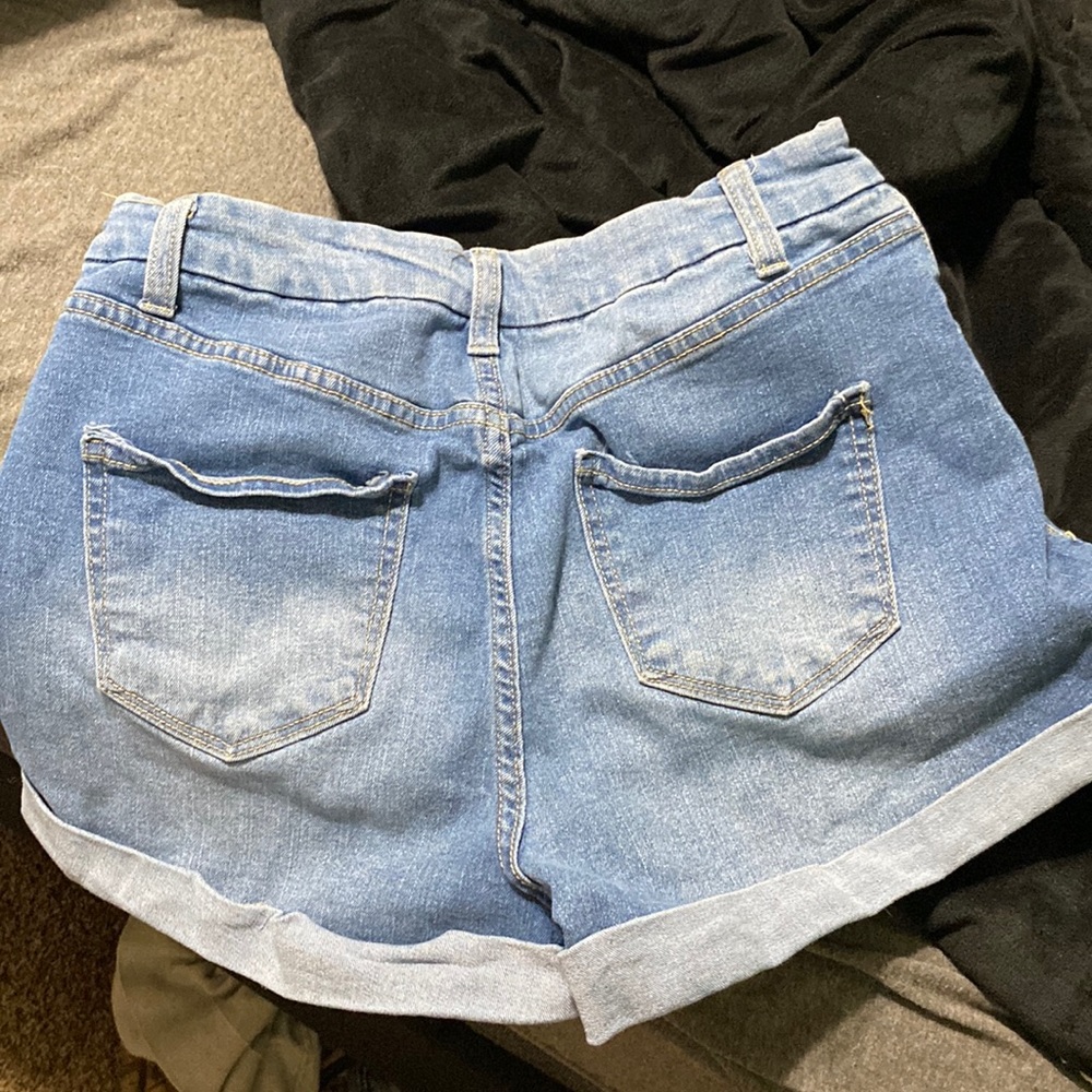 Shorts - Picture 3 of 3